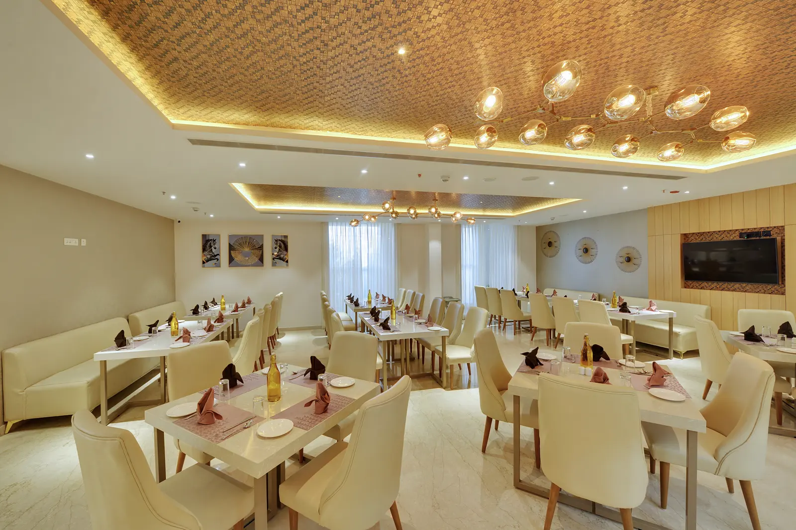 The dining hall at Choice 64 restaurant, Clarion Bangalore